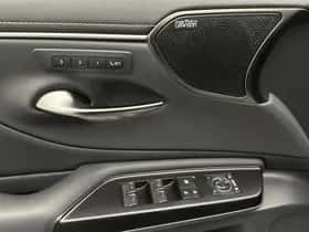 Lexus ES (2021) thumbnail 37