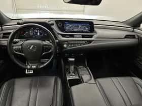 Lexus ES (2021) thumbnail 5