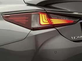 Lexus ES (2021) thumbnail 44