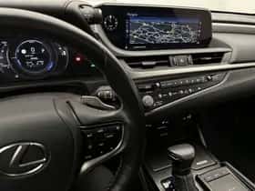 Lexus ES (2021) thumbnail 7