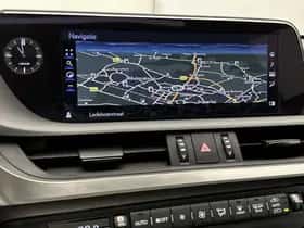 Lexus ES (2021) thumbnail 9
