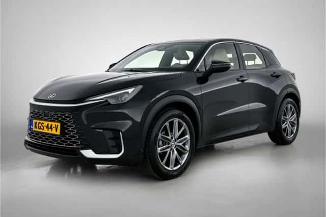 Lexus LBX (2024) thumbnail 1