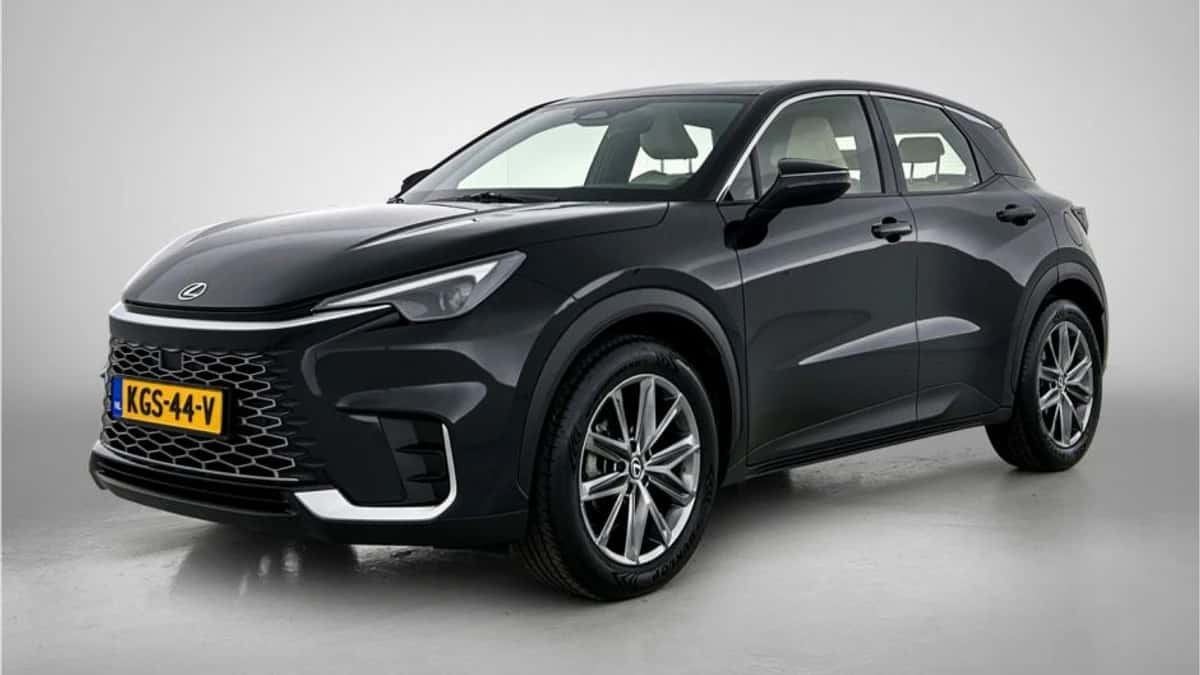Lexus LBX (2024) — foto 1