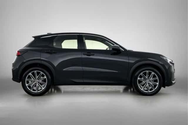 Lexus LBX (2024) thumbnail 11
