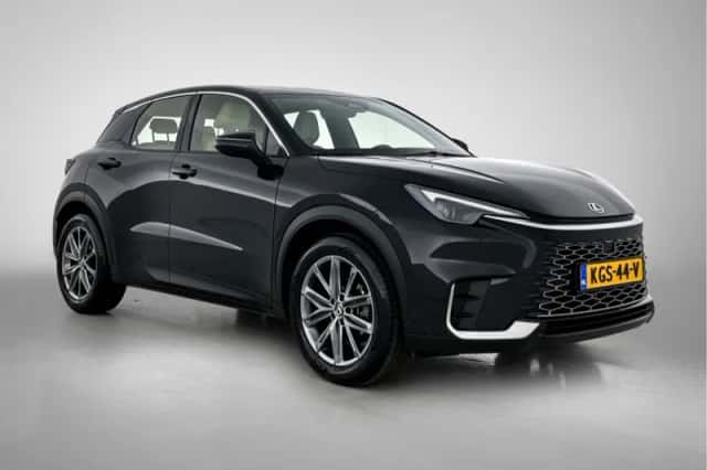 Lexus LBX (2024) thumbnail 12