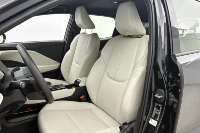 Lexus LBX (2024) thumbnail 15