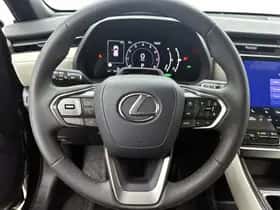 Lexus LBX (2024) thumbnail 17