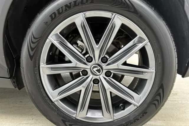 Lexus LBX (2024) thumbnail 22