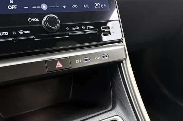 Lexus LBX (2024) thumbnail 23