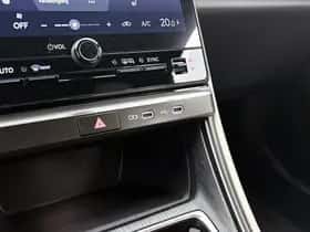 Lexus LBX (2024) thumbnail 23