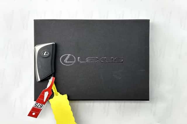 Lexus LBX (2024) thumbnail 30