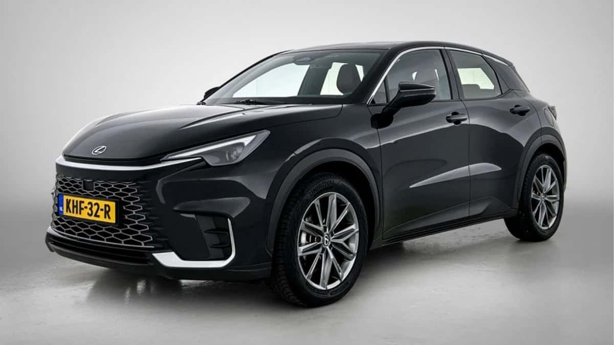 Lexus LBX (2024) — foto 1