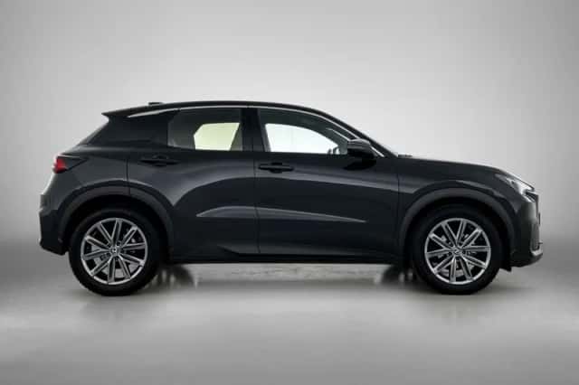 Lexus LBX (2024) thumbnail 11