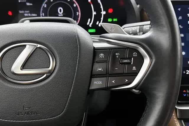 Lexus LBX (2024) thumbnail 14