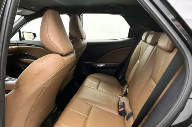 Lexus LBX (2024) thumbnail 16