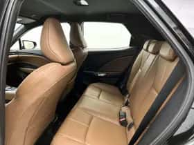 Lexus LBX (2024) thumbnail 16
