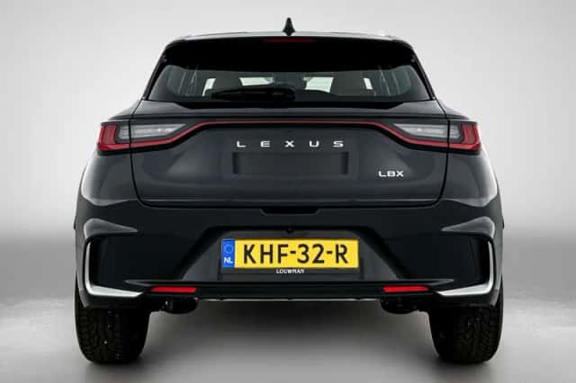Lexus LBX (2024) thumbnail 19