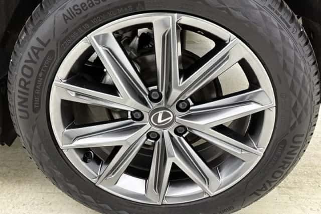 Lexus LBX (2024) thumbnail 21