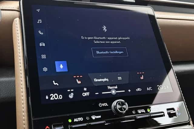 Lexus LBX (2024) thumbnail 24