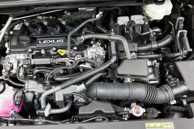 Lexus LBX (2024) thumbnail 25