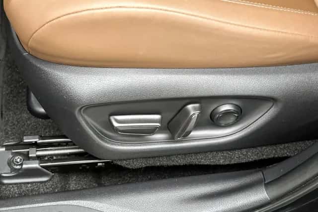 Lexus LBX (2024) thumbnail 30
