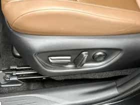 Lexus LBX (2024) thumbnail 30