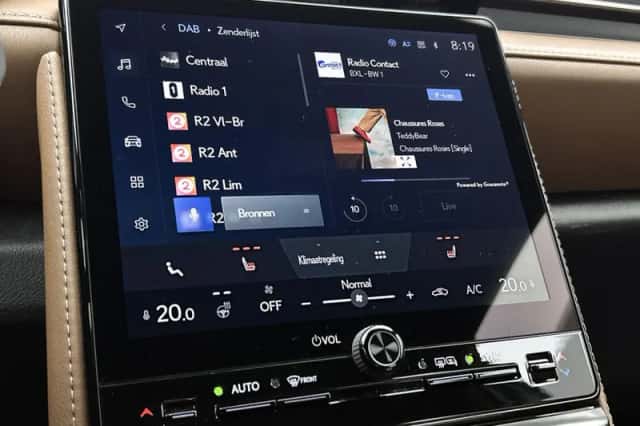 Lexus LBX (2024) thumbnail 7
