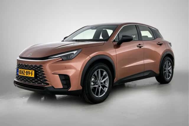 Lexus LBX (2025) thumbnail 1