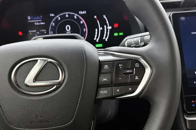 Lexus LBX (2025) thumbnail 14