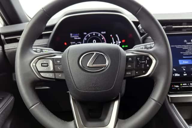 Lexus LBX (2025) thumbnail 17