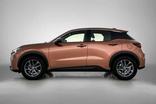 Lexus LBX (2025) thumbnail 3