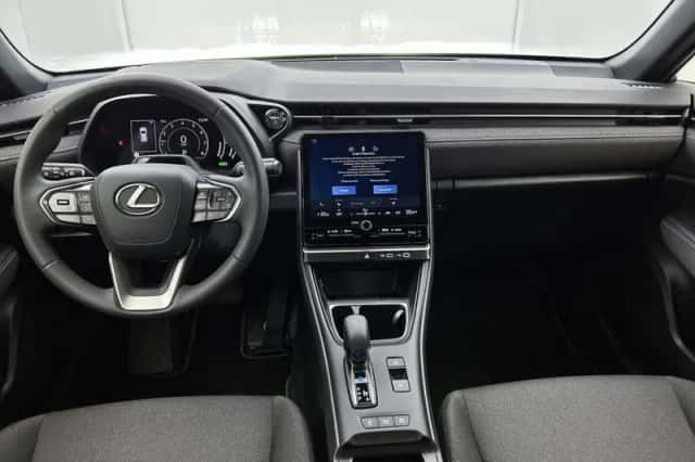 Lexus LBX (2025) thumbnail 4