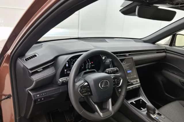 Lexus LBX (2025) thumbnail 32