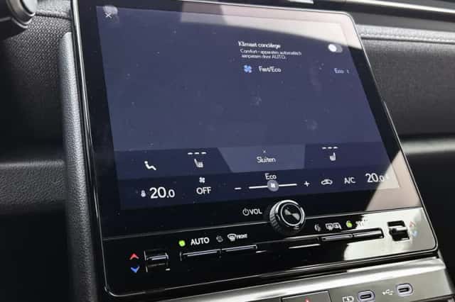 Lexus LBX (2025) thumbnail 9