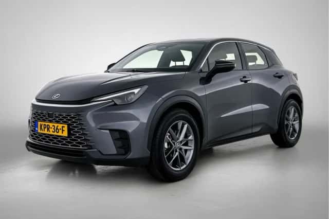 Lexus LBX (2025) thumbnail 1