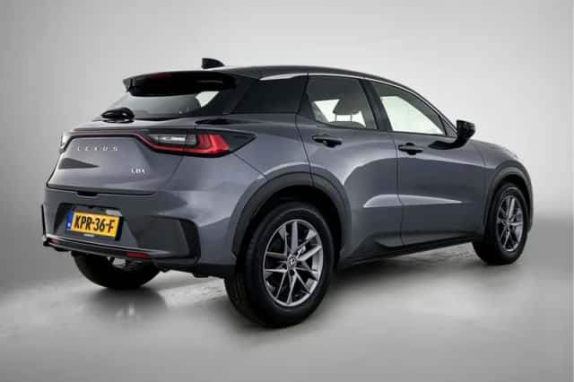 Lexus LBX (2025) thumbnail 2