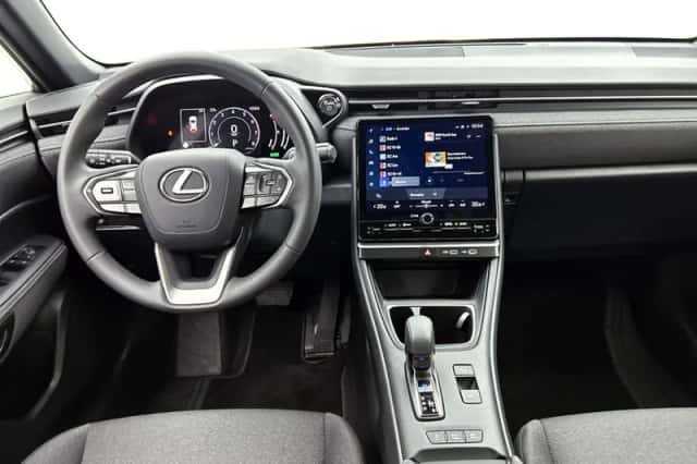Lexus LBX (2025) thumbnail 4