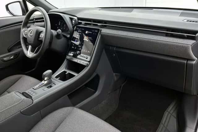 Lexus LBX (2025) thumbnail 6