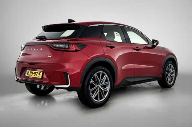 Lexus LBX (2026) thumbnail 2