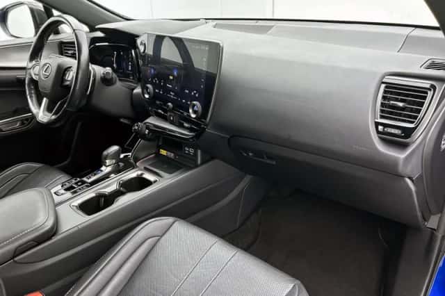 Lexus NX (2022) thumbnail 6