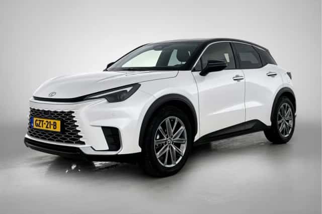 Lexus LBX (2025) thumbnail 1