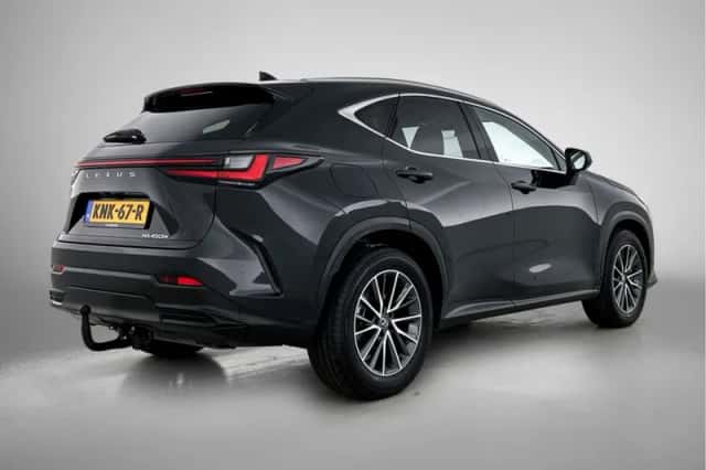 Lexus NX (2025) thumbnail 2