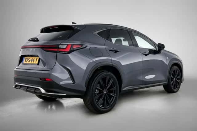 Lexus NX (2022) thumbnail 2