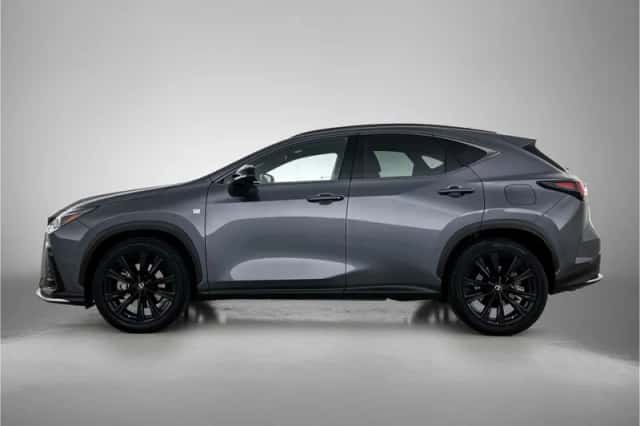 Lexus NX (2022) thumbnail 3