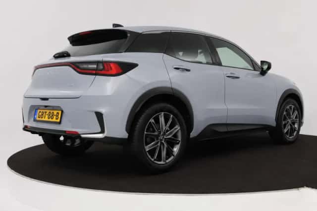 Lexus LBX (2024) thumbnail 2