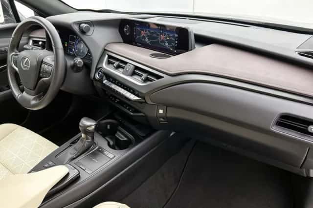Lexus UX (2019) thumbnail 6