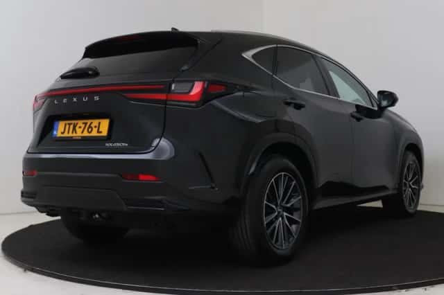 Lexus NX (2026) thumbnail 2