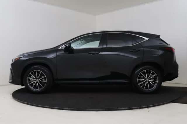 Lexus NX (2026) thumbnail 3