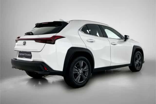 Lexus UX (2024) thumbnail 2