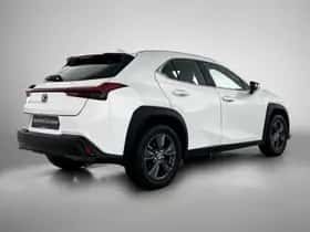 Lexus UX (2024) thumbnail 2